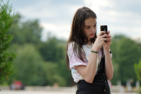 Smartphones et réseaux sociaux - quel est leur impact sur la santé mentale des jeunes?